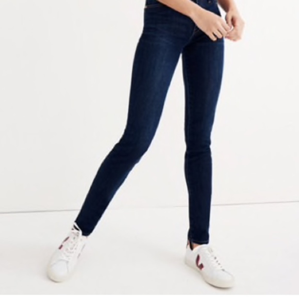 Petite 9" High-Rise Skinny Jeans in Larkspur Wash